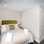 Darlington Arms By The Airport - Free Parking - Bar & Food 4*