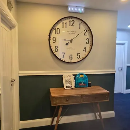 Darlington Arms By The Airport - Free Parking - Bar & Food Fogadó