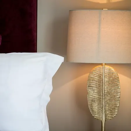 Darlington Arms By The Airport - Free Parking - Bar & Food Redhill