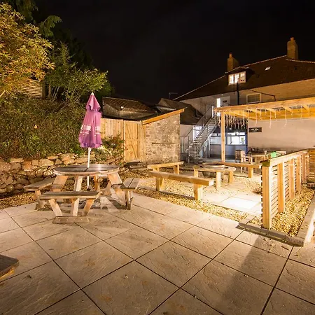 Darlington Arms By The Airport - Free Parking - Bar & Food Fogadó