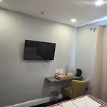 Mini-hôtel Darlington Arms By The Airport - Free Parking - Bar & Food