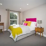 Darlington Arms By The Airport - Free Parking - Bar & Food