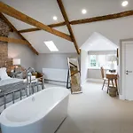 宾馆 Darlington Arms By The Airport - Free Parking - Bar & Food 4*