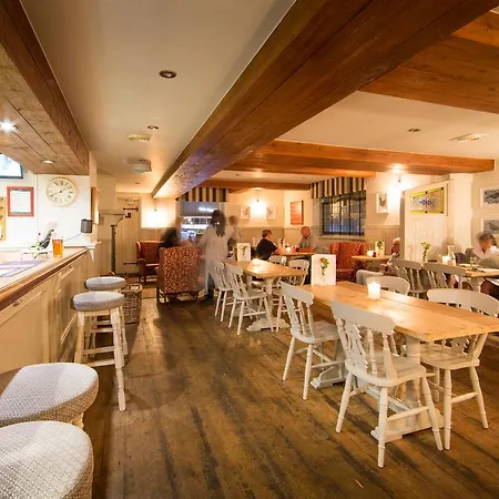 여관 Darlington Arms By The Airport - Free Parking - Bar & Food 레드힐