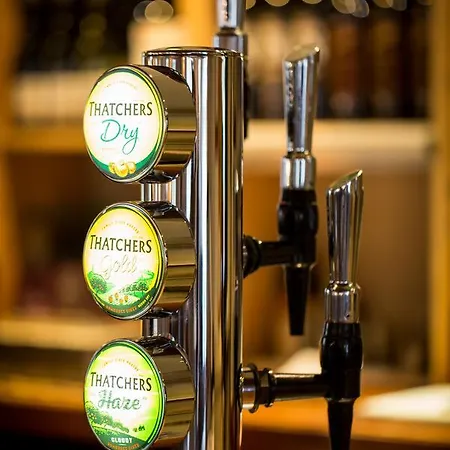 Darlington Arms By The Airport - Free Parking - Bar & Food