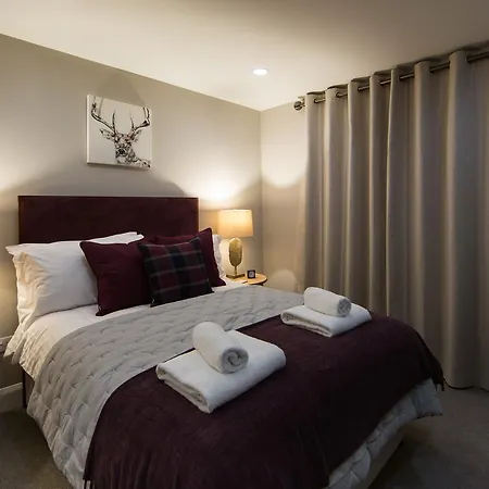 Darlington Arms By The Airport - Free Parking - Bar & Food 여관 레드힐