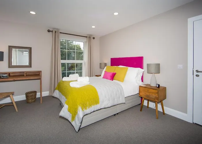 Darlington Arms By The Airport - Free Parking -bar & Food