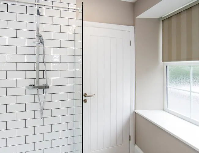 Darlington Arms By The Airport - Free Parking -bar & Food 4*