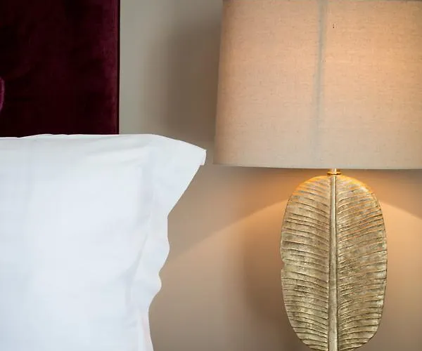 Darlington Arms By The Airport - Free Parking -bar & Food Redhill (Somerset)