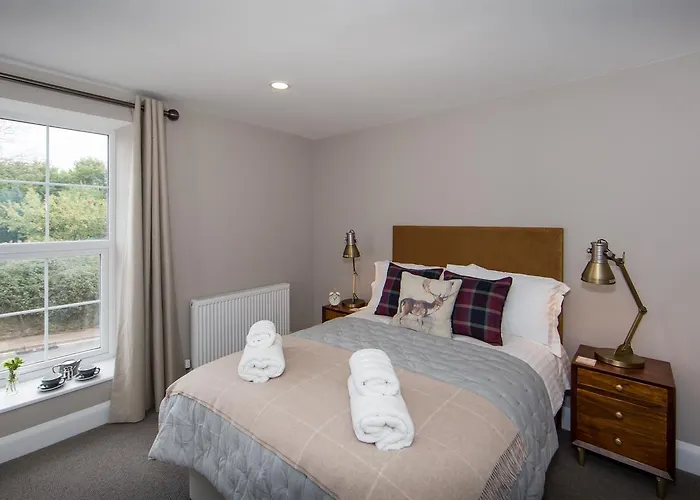 Мініготель Darlington Arms By The Airport - Free Parking -bar & Food Redhill (Somerset)