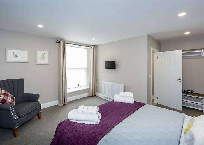 Darlington Arms By The Airport - Free Parking -bar & Food 红山