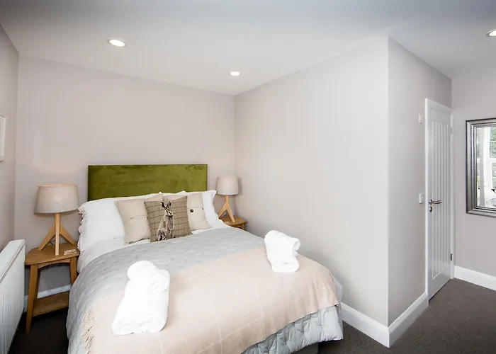 Darlington Arms By The Airport - Free Parking -bar & Food 4*