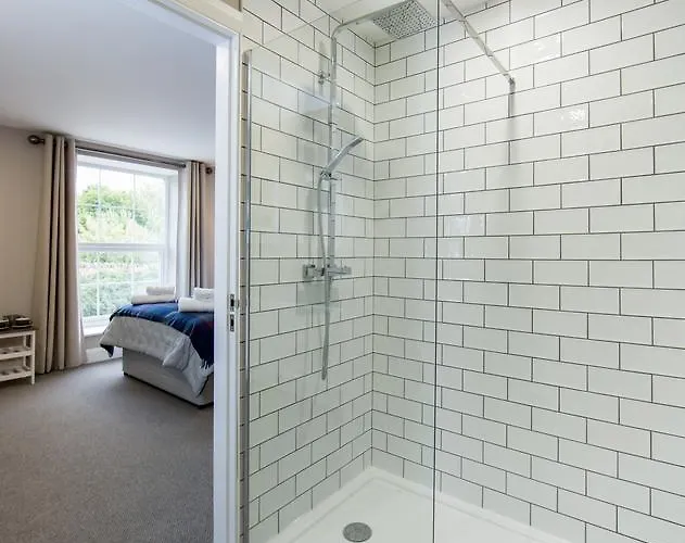 Inn Darlington Arms By The Airport - Free Parking -bar & Food Redhill (Somerset)