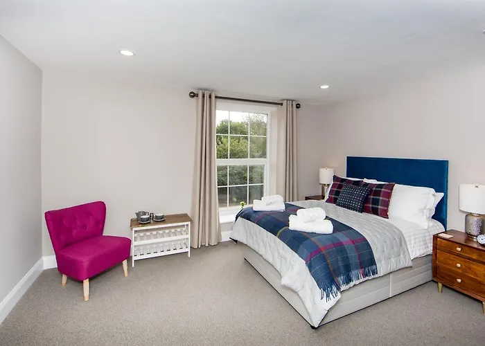 Darlington Arms By The Airport - Free Parking -bar & Food Мініготель 4*