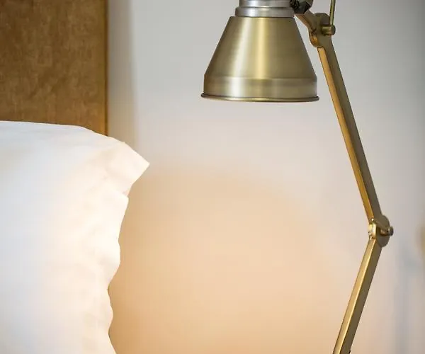 Darlington Arms By The Airport - Free Parking -bar & Food