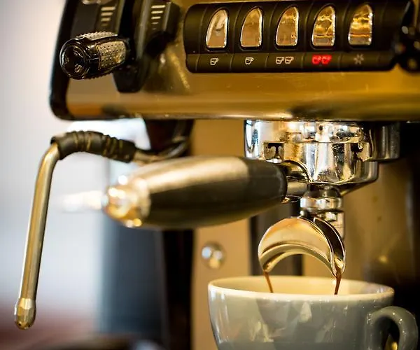 Darlington Arms By The Airport - Free Parking -bar & Food