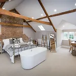 Kro Darlington Arms By The Airport - Free Parking - Bar & Food Redhill (Somerset)